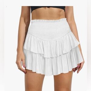 White mini skirt with ruffles #miniskirt #ruffleskirt